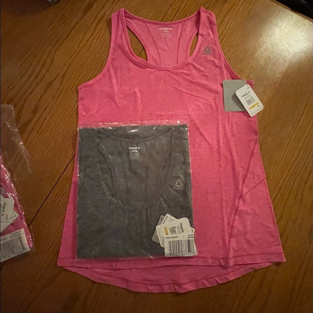 Set of 2 Women’s Reebok Racerback Athletic Tank Tops in Pink and Gray, Large NWT